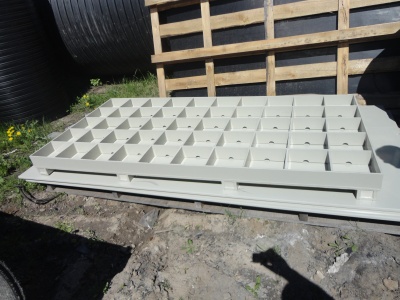 Полипропиленовый поддон с переливной  решеткой на 4-х ногах 2550х1250х100