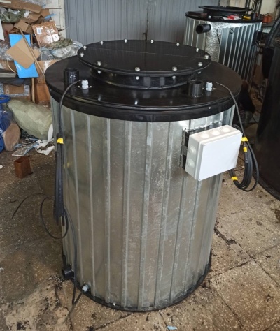 Полиэтиленовая емкость на 2,5 м³ с утепление греющим кабелем и облицовкой для питьевой воды