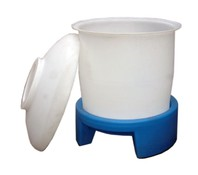 Пластиковый бак 660 л с подставкой (660ГП)