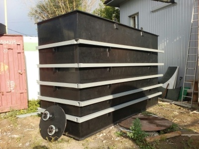 Полиэтиленовая емкость на 20 м³ в металлокаркасе для солевого раствора 