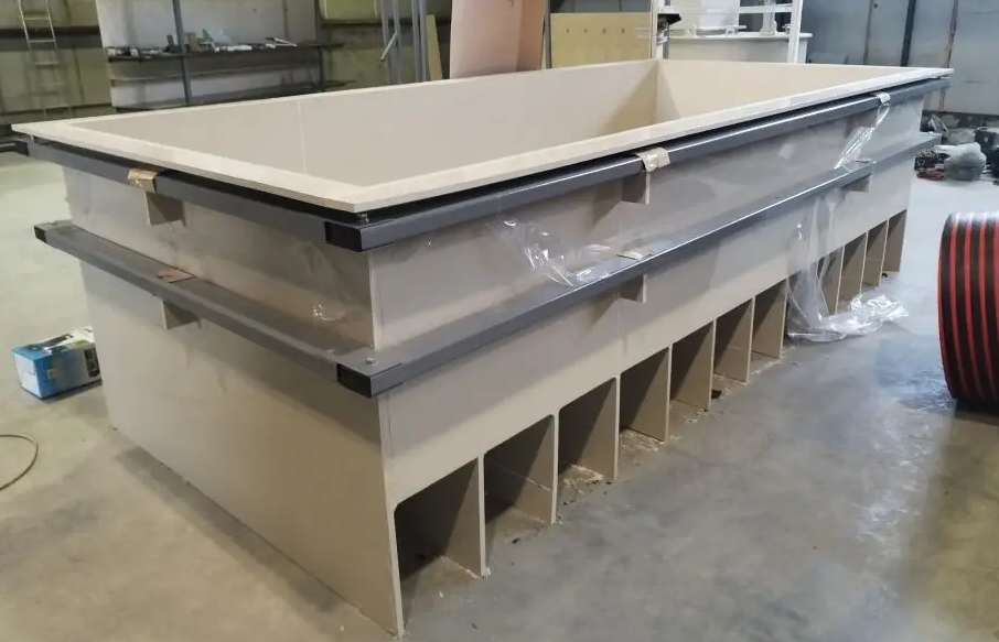 Технологическая ванна 5,6 м³ в металлокаркасе — Московская область, 2025, PP-H, 5,6 м³