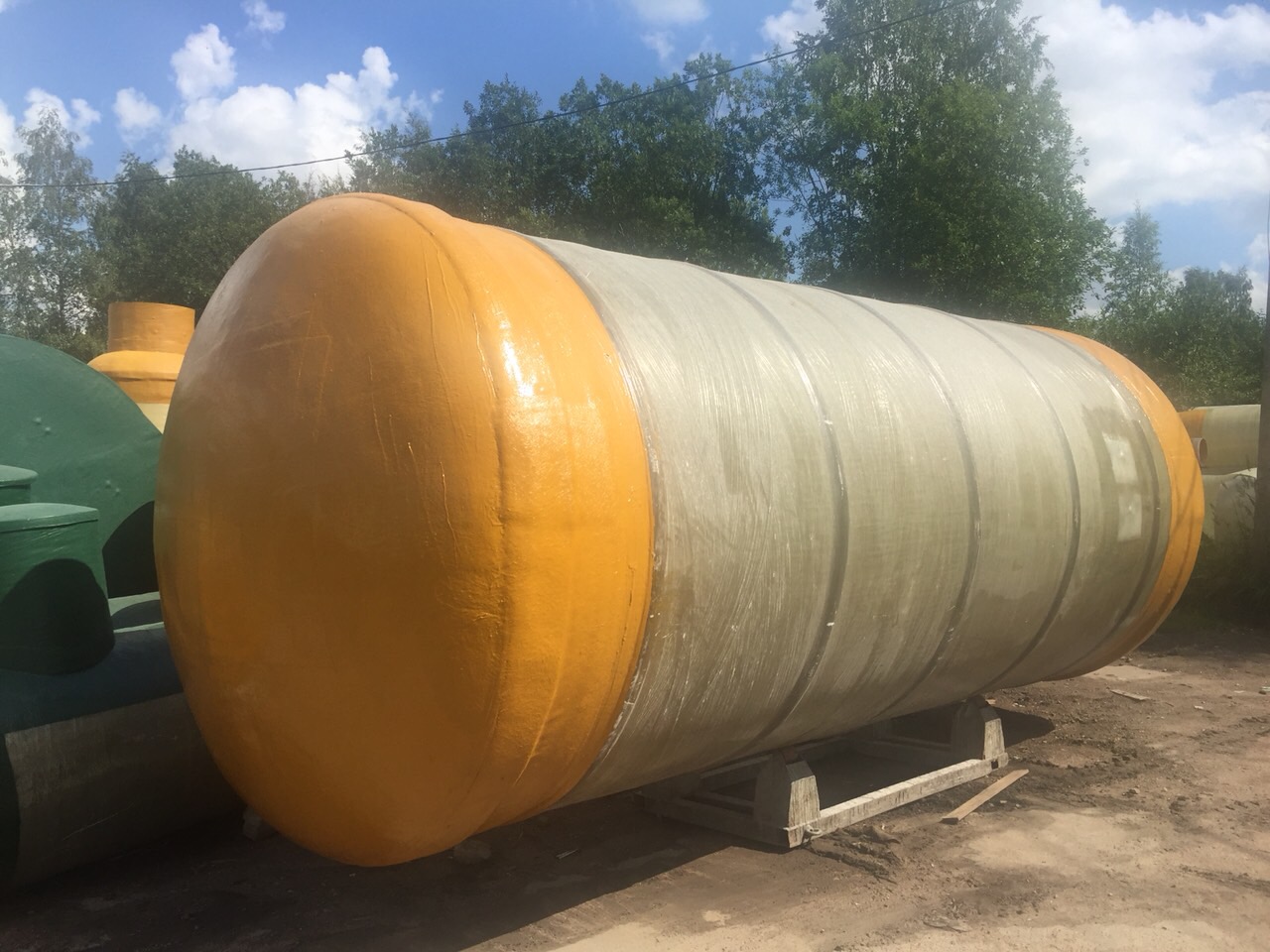 Стеклопластиковая подземная емкость на 25 м³ Ø 2400 L 5800 для фекальных стоков