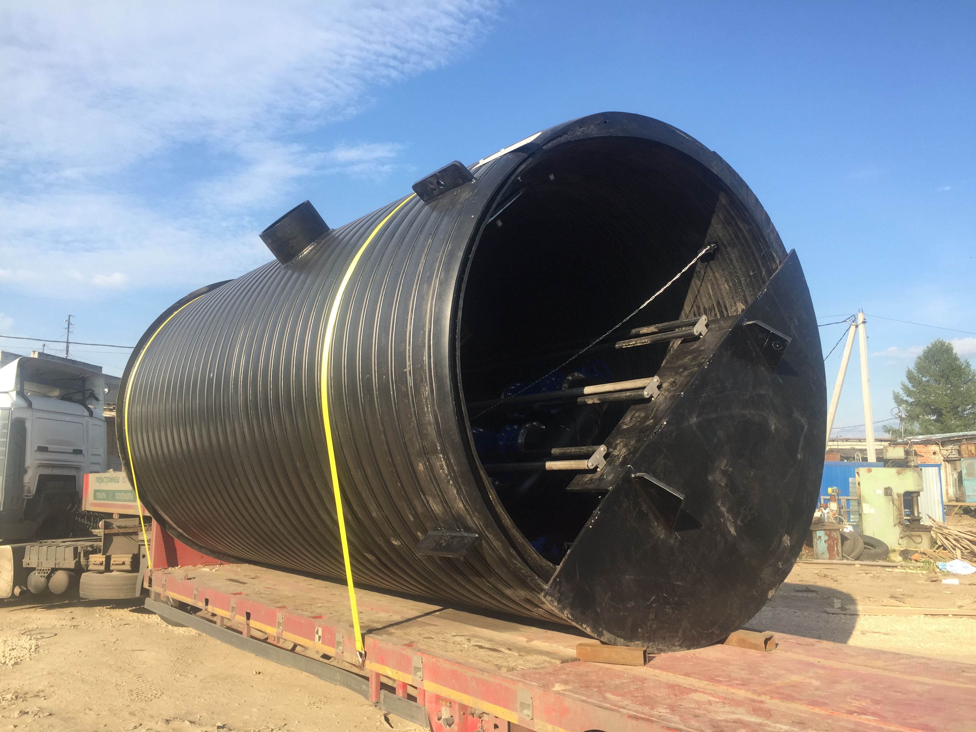 Полиэтиленовая ЛНС Ø 3000 Н 5000 на базе трех насосов Грюндфос