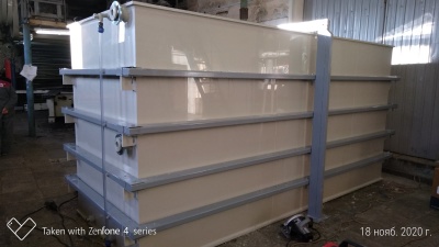 Полипропиленовая емкость на 12 м³ в металлооплетке для питьевой воды 