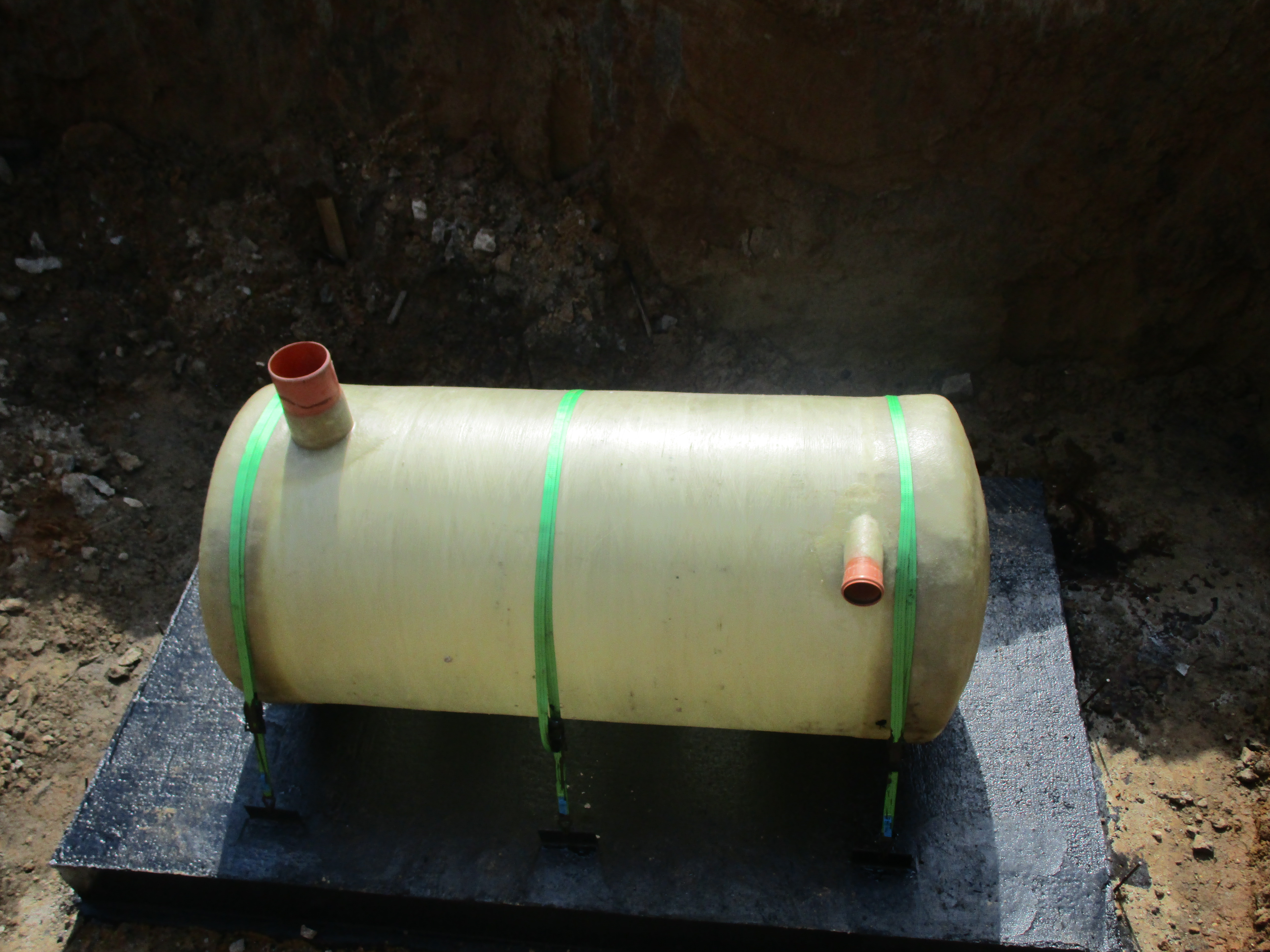 Стеклопластиковый септик на 3 м³ Ø 1200 L 2800 для фекальных стоков