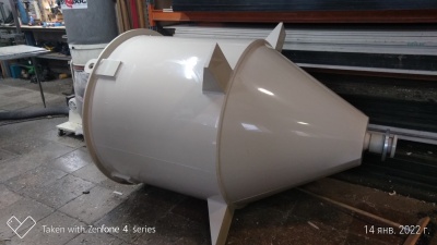 Полипропиленовый бункер с коническим дном на 1,5 м³ Ø 1200 Н 1700 с упорами для установки