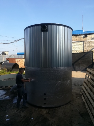 Полиэтиленовая емкость на 15 м³ Ø 2400 Н 3500 с утеплением и облицовкой для питьевой воды
