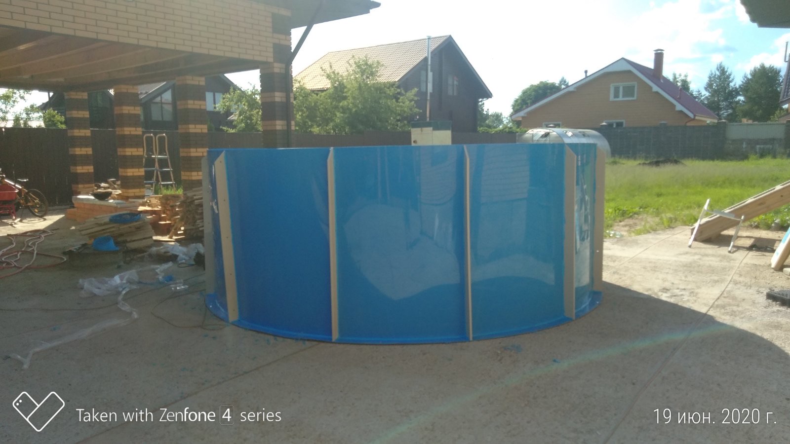 Пластиковый круглый бассеин Ø 4000 Н 1500 с ребрами жесткости для установки в землю