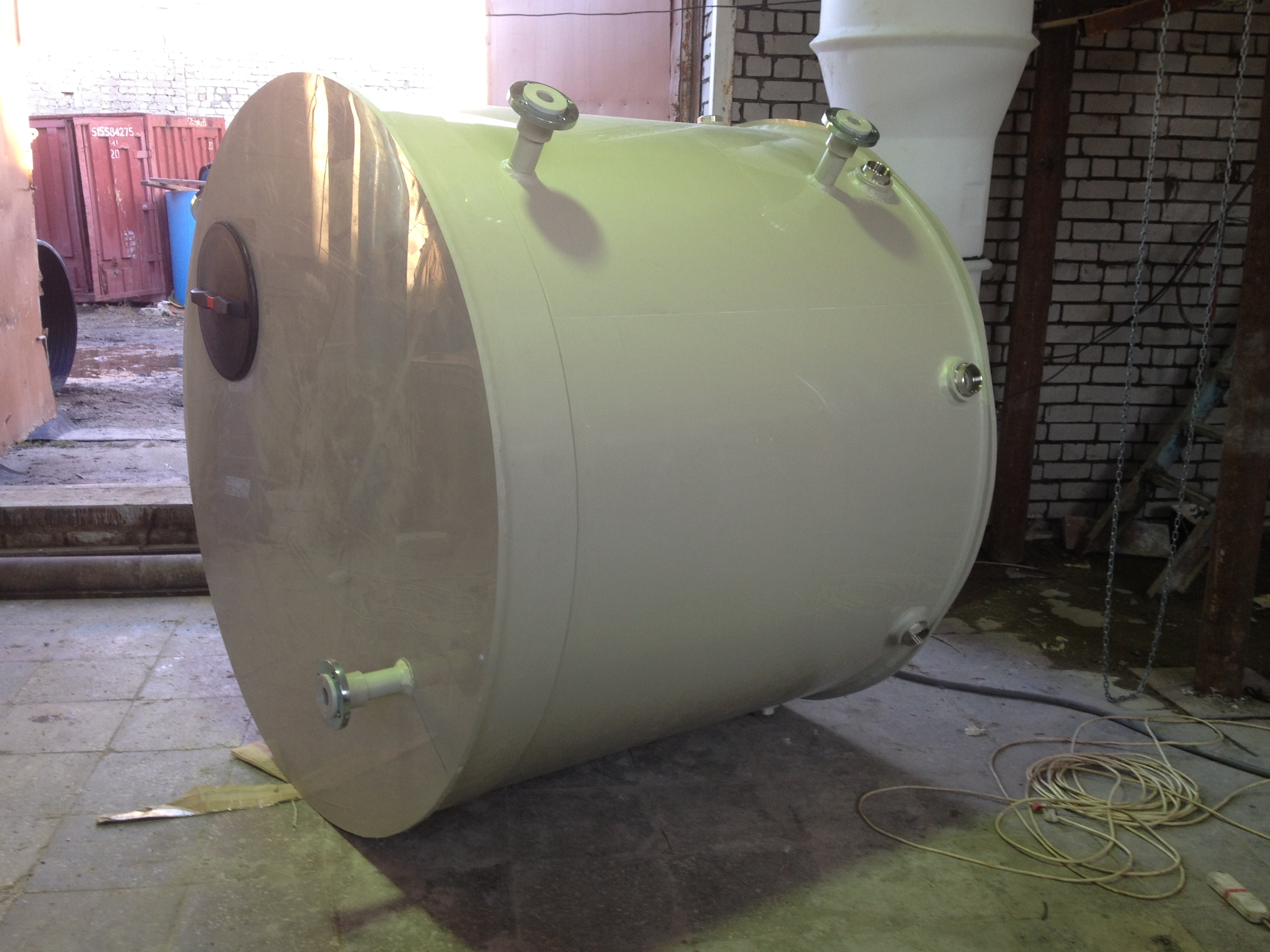 Полипропиленовая емкость на 5 м³ для ГВС Ø 1910 Н 1800 с подключением 6 тэнов