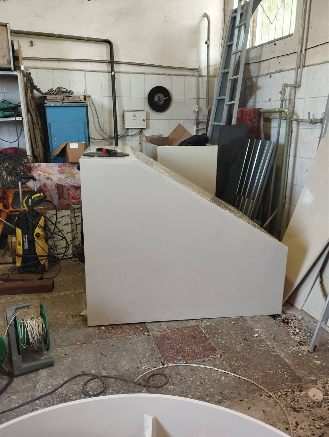 Ёмкость-трапеция для хранения воды в мансарде частного дома, Полипропилен (PP)