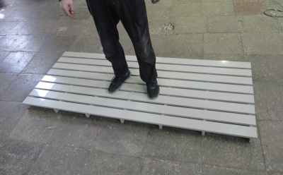 Пластиковая подставка под ноги 2000х1000х70 для маслозавода