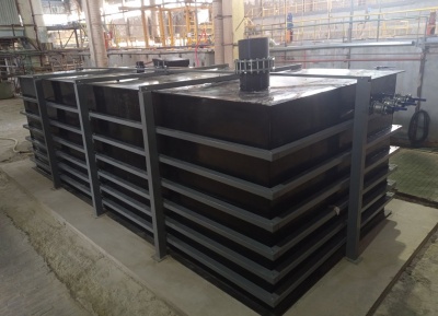 Полиэтиленовая емкость на 100 м³ в металлооплетке для кислотных сред 