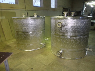 Полипропиленовые емкости на 3 м³ Ø 1600 Н 1500 с утеплением фольгированным изофолом