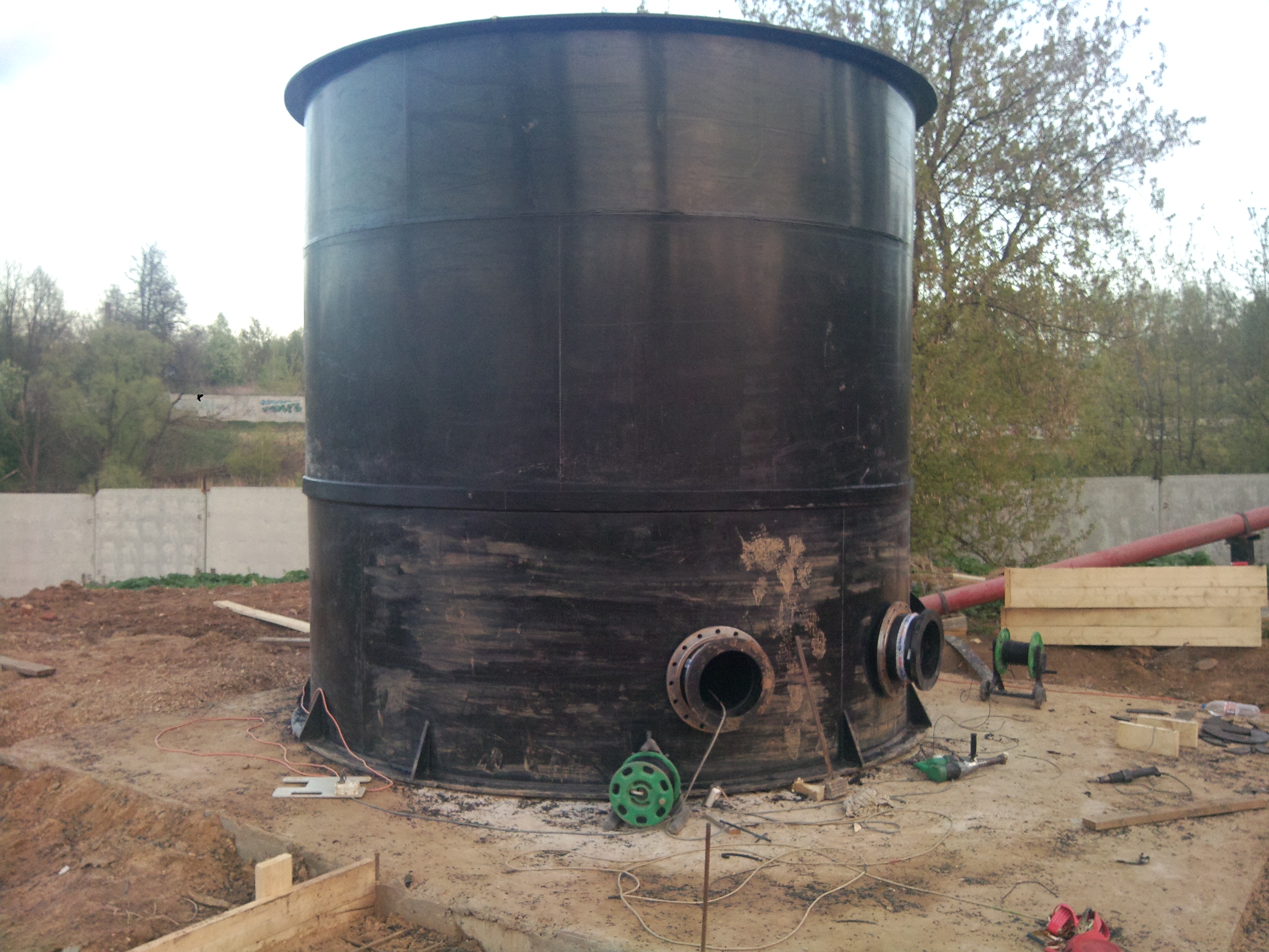 Полиэтиленовая емкость на 60 м³ Ø 4200 Н 4500