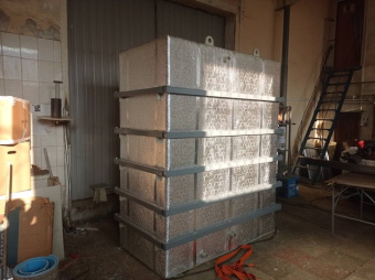 Полипропиленовый бак на 5 м³ с утеплением и металлокаркасом для горячей воды (ГВС) 