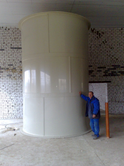 Емкость для водоснабжения бассейнов для разведения рыбы