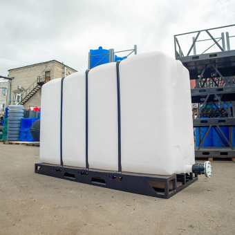 Емкость КR 4000 в обрешетке