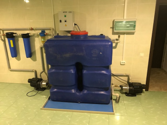 Станция подачи воды в дом Q 3 м³ час Н до 40 м на базе емкости на 1 м³