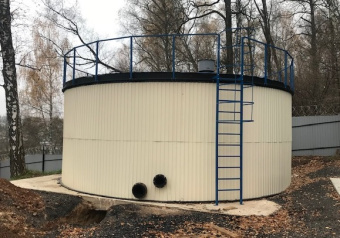Полиэтиленовый резервуар на 150 м³ с утеплением и облицовкой для питьевой воды  — копия