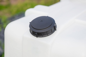 Пластиковая емкость SТ 2000 в обрешетке