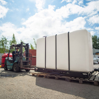 Емкость КR 4000 в обрешетке