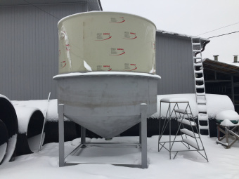 Полипропиленовый бункер с полным сливом на 16 м³ Ø 2700 Н 3000 в металлической корзине