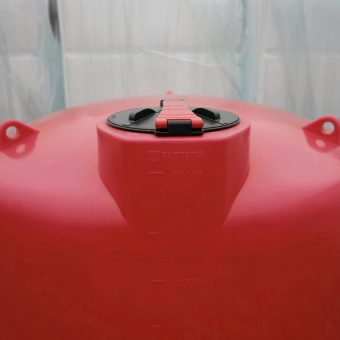 Емкость для КАС TRN 5000 л с откидной крышкой красная