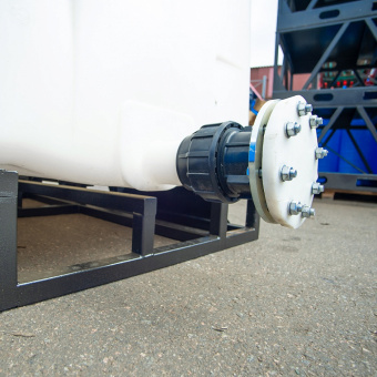 Емкость КR 4000 в обрешетке