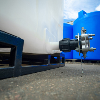 Емкость КR 4000 в обрешетке