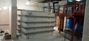 Полипропиленовый бак на 20 м³ в металлооплетке для кислотных стоков