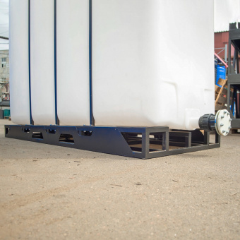 Емкость КR 4000 в обрешетке