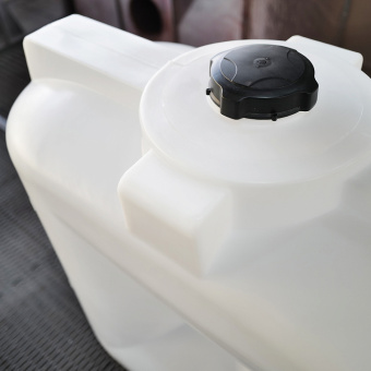 Емкость ФМ 500 в обрешетке с лопастной мешалкой