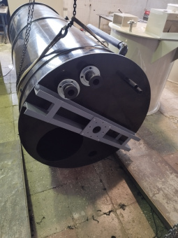 Полиэтиленовая емкость на 3,6 м³ с рамой для установки мешалки 