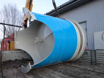 Полипропиленовй бункер на 4 м³ (емкость с коническим дном) Ø 1680 Н 1980 на своих пластиковых ногах