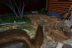 Траншея для прокладки коммуникаций от ж.б. колодца с фильтрационным оборудованием до бассейна