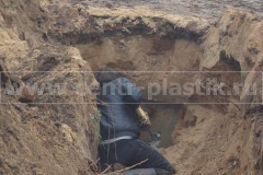 Фото 23. Монтаж отверстия для трубы в сливной колодец