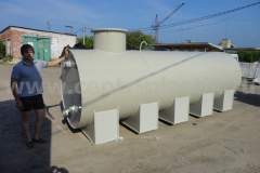 Фото 12. Емкость из ПП на опорах, на 10 м3 для горячей воды