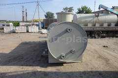 Фото 7. Емкость из ПП на опорах, на 10 м3 для горячей воды