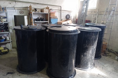 Foto-polietilenovyh-emkostej-na-1000-litrov-F-950-mm-N-1500-mm