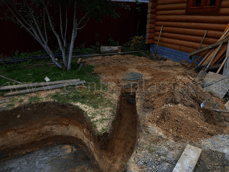 Transheia_dlia_prokladki_kommunikatsii_ot_zh.b._kolodtsa_s_filtratsionnym_oborudovaniem_do_basseina