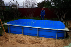 Montazh_polipropilenovogo_basseina_4500x2500x1500_mm_v_kotlovan_na_betonnuiu_uteplennuiu_podushku