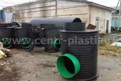 Фото 2. Колодец для связи Ø 1200 h 1800 с отводами Ф 696 мм с лестницей