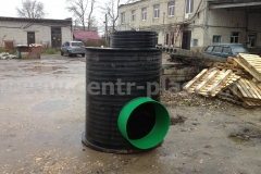 Фото 3. Колодец для связи Ø 1200 h 1800 с отводами Ф 696 мм с лестницей