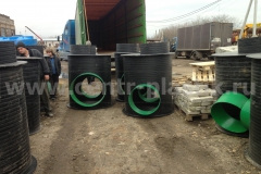 Фото 6. Колодец для связи Ø 1200 h 1800 с отводами Ф 696 мм с лестницей